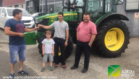 Agricola Noroeste entrega a Ramón, John Deere  5100R.