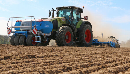 Compacta y manejable -  Combinación de siembra LEMKEN con depósito delantero