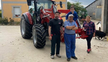 Agricola Calvo Entrega CASE IH Farmall 115 C a Raquel Varela Lopez en Santiago de Ferroi ( Guntin ) 