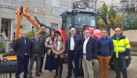Agrícola Suárez entrega Massey Ferguson y ROUSSEAU en el Concello de Cartelle