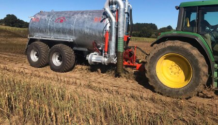 Agricola Calvo entrega cisterna MOGA M12 con eje direccional , frenos ADR , brazo de carga y acelerador incorporado Diámetro 200 , a Pablo Sánchez Arias de Xende- Ribeira ( Palas de Rei )