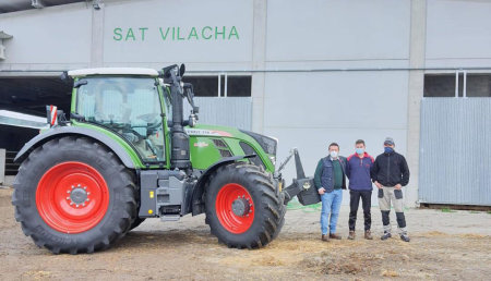 Maxideza entrega a Sat Vilacha, de Paradela (Lugo), un tractor FENDT 718 profi 