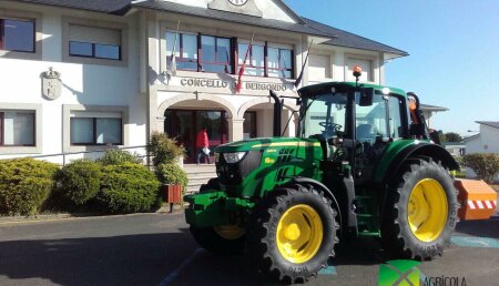 Agricola Noroeste entrega John Deere 6120M con desbrozadora Orsi al Ayuntamiento de Bergondo