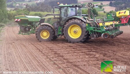 Agrícola Noroeste entrega John Deere SEMBRADORA 1725 NT CON TOLVA FRONTAL FT 180  a La Cooperativa Nuestra Sra del Perpetuo Socorro