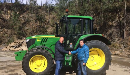 Agricola Noroeste Entrega John Deere  6120M al ayuntamiento de A Pontenova (Lugo)