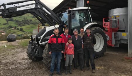 Agrícola Patricio entrega Valtra N114eH con pala Quicke Q4L a la ganadería Los Rebolillos de Rasillo de Villafufre en Cantabria.