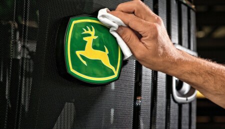 John Deere se posiciona como una de las marcas más valiosas del mundo, según el ranking elaborado por Interbrand