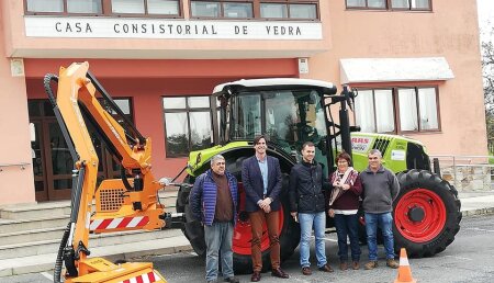 Hermanos VILLAR entrega al Concello de Vedra Claas Arion 450, desbrozadora Orsi Acrobat 509 Visual y Trituradora Lopez Garrido TGR200.