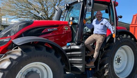 Millares Torron Entrega Valtra T 194 a  Eusebio