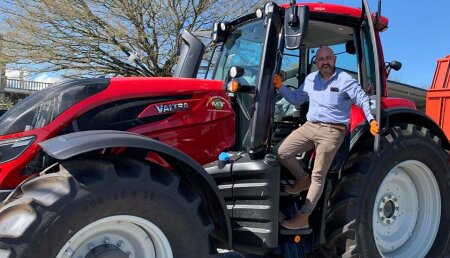 Millares Torron Entrega Valtra T 194 a  Eusebio