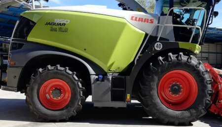 Hermanos VILLAR entrega CLAAS JAGUAR 950 a SOC. COOP. CAMPODEZA