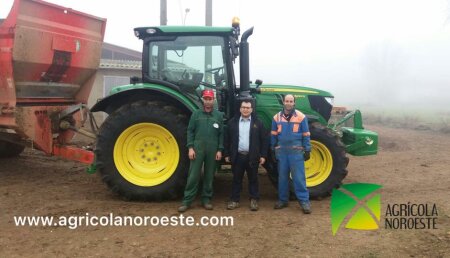 Agricola Noroeste entrega John Deere 6130R a la explotación de Ruben y David