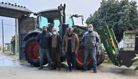 Maxideza entrega Fendt 311 con pala , en Lancara, Lugo