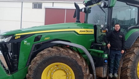 Agrícola Castellana entrega  John Deere 8R a Roberto Castrillejo de Villaviudas (Palencia) de Servicios Agrícolas Castrillejo
