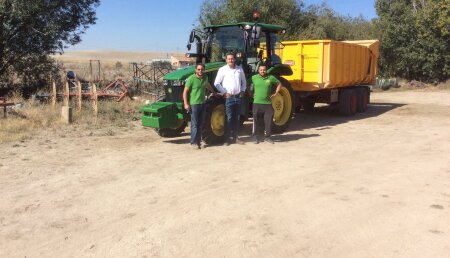 Comercial Agrícola Castellana entrega JOHN DEERE 5125R Americano en Mucientes (Valladolid) a Enrique y Samuel Vaquero Lora