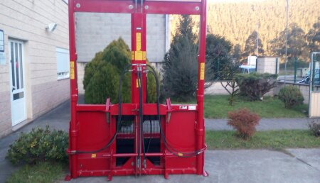 Millares Torron entrega desensiladora bvl en friol, narla a jose manuel