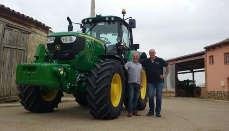 Comercial Agrícola Castellana Entrega de JOHN DEERE 6155M a Feliciano del Río, de Robladillo de Ucieza (Palencia)