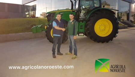 Agricola Noroeste Entrega la segunda unidad  John Deere 6215R a Agroforestal Xanceda