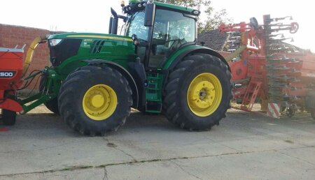 Comercial Agrícola Castellana Entrega JOHN DEERE 6215R a Sociedad Civil Casas Pérez de Villamoronta (Palencia).