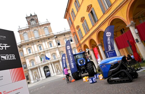 New Holland presenta innovación y diseño agrícola en el Motor Valley Fest 2026 de Italia.