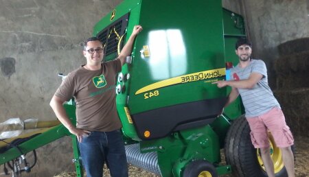 Agricola Castellana entrega de rotoempacadora JOHN DEERE 842 a Ganadería Miyomar, de Herada de Soba (Cantabria).