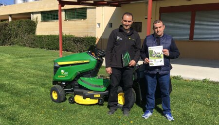 Agricola Castellana entrega tractor cortacésped X350R al Ayuntamiento de La Seca (Valladolid) 