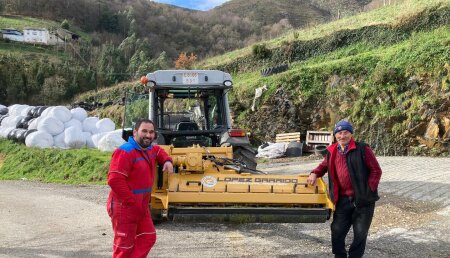 Agrícola Patricio entrega López Garrido TGL1800 a Ganadería Casa Villar