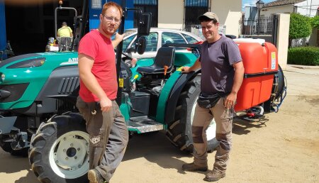 Talleres FCS entrega Arbos 4080F con Atomizador suspendido de 400 litros Dal Degan