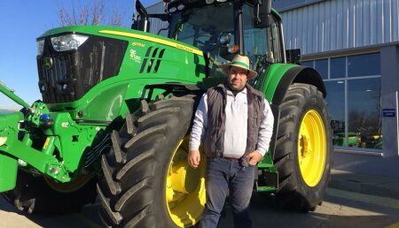 Comercial Agrícola Castellana Entrega  JOHN DEERE 6175M, a José María Pastor Mulero, de Bolaños de Campos (Valladolid).