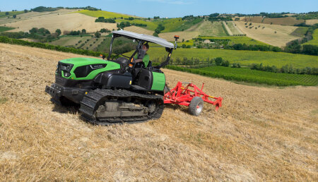 DEUTZ-FAHR 5115K El retorno del tractor cadenas para aplicaciones en campo abierto
