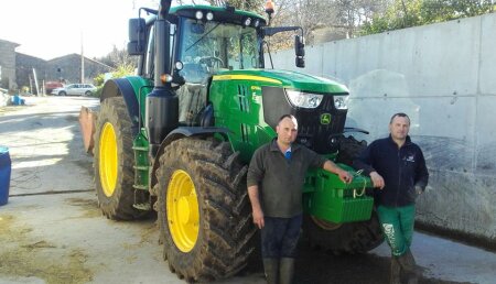 Agrícola Castellana entrega JOHN DEERE 6175M Command Quad a Ganaderia Carper SC en Quijas, Cantabria.