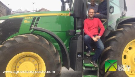 Agrícola Noroeste entrega a Ganaderia Do Campo, John Deere 7310R