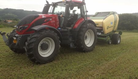 Agrícola Patricio S.L entrega  Valtra T174e Active en Cantabria.