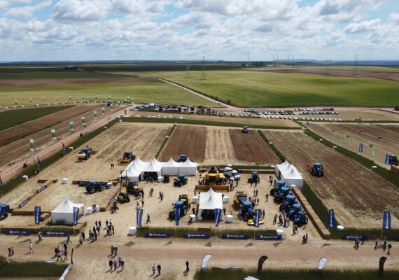New Holland muestra su amplia gama de productos en DEMOAGRO 2025