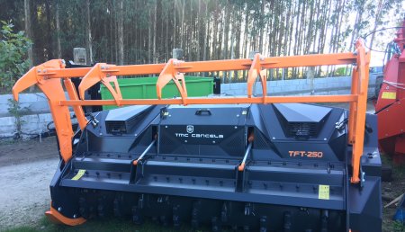 Agricola Castelao entrega trituradora forestal TMC Cancela TFT250 a Jose Maria (Teixeiro - Curtis - A Coruña)