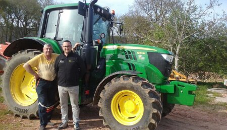 Agricola Castellana entrega en Cantabria a Argomilla de Cayón, de la SAT DELPA, un JOHN DEERE 6130M SuperStar.