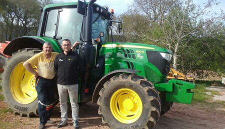 Agricola Castellana entrega en Cantabria a Argomilla de Cayón, de la SAT DELPA, un JOHN DEERE 6130M SuperStar.