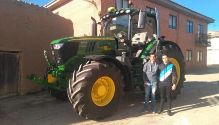 Agrícola Noroeste Entrega john Deere  6215R a Hermanos Calleja