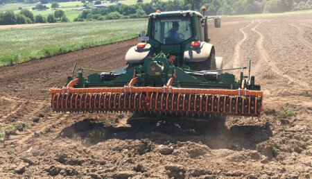 Millares Torron entrega a SAT AGROPEGAL, de Caraño (Pol-Lugo), grada rotativa, AMAZONE KG-5001-2 SUPER. con rodillo packer de 500 mm.