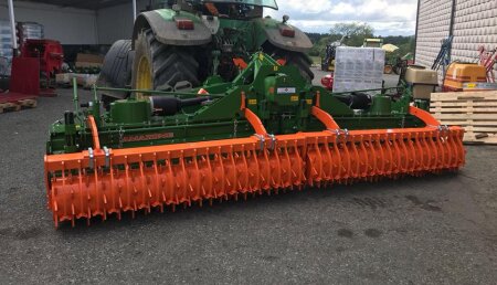 Millares Torron Entrega a “Os Ferreiros” de Bazar-Castro de Rei. grada rotativa Amazone KG5001-2