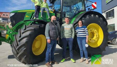 Agrícola Noroeste entrega John Deere 6R - 6215R a Ganaderia Tecedeiras SC de Castro