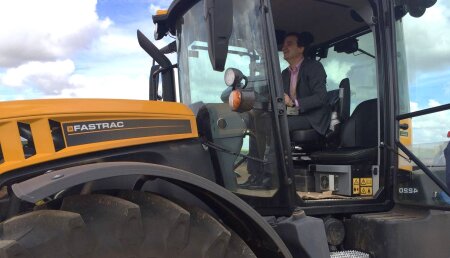 JCB revoluciona el trabajo en el campo en DEMOAGRO 2017