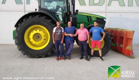 Agrícola Noroeste entrega John Deere 6250R a Cuma Xallas Barcala