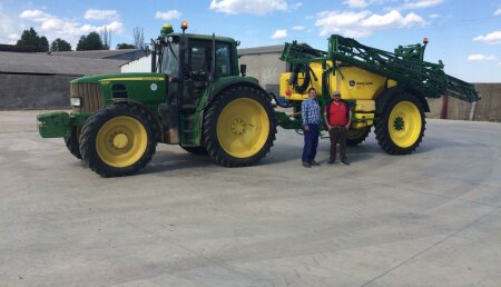 Agricola Castellana entrega de pulverizador JOHN DEERE modelo M740I a la Sociedad Cooperativa Fernisa, de Villamoronta (Palencia)