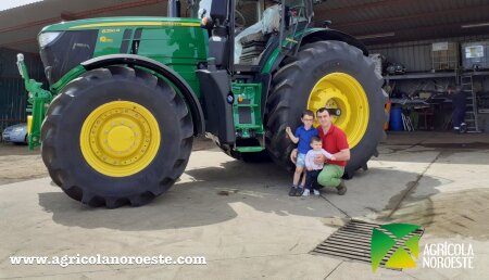 Agrícola Noroeste entrega John Deere 6250R a Servicios Agricolas IVAN