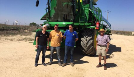 Comercial Agrícola Castellana SL entrega de cosechadora JOHN DEERE 6670i HM a los hermanos Juan Carlos y José María Martín, de Pedraza de Campos (Palencia).