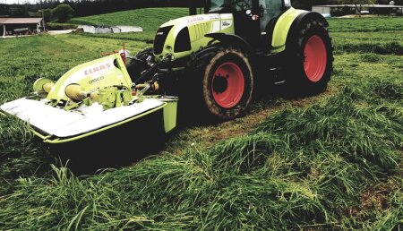 Hermanos villar entrega segadora CLAAS DISCO 3200F, a Graña Camba S.C.