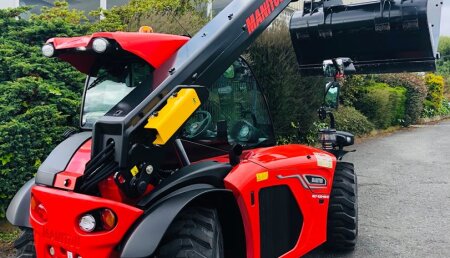 CARDELLE HIDRAULICA entrega en una explotación ganadera de Mesía (A Coruña)  MANITOU MLT420-60H.