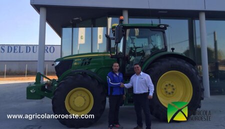 Agrícola Noroeste ENTREGA John Deere  6155R a  Anselmo y Javi