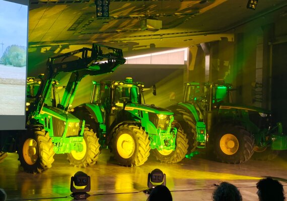 John Deere presenta sus novedades de maquinaria en el Parla Innovation Center con foco en las series 6M, 6R y 8R